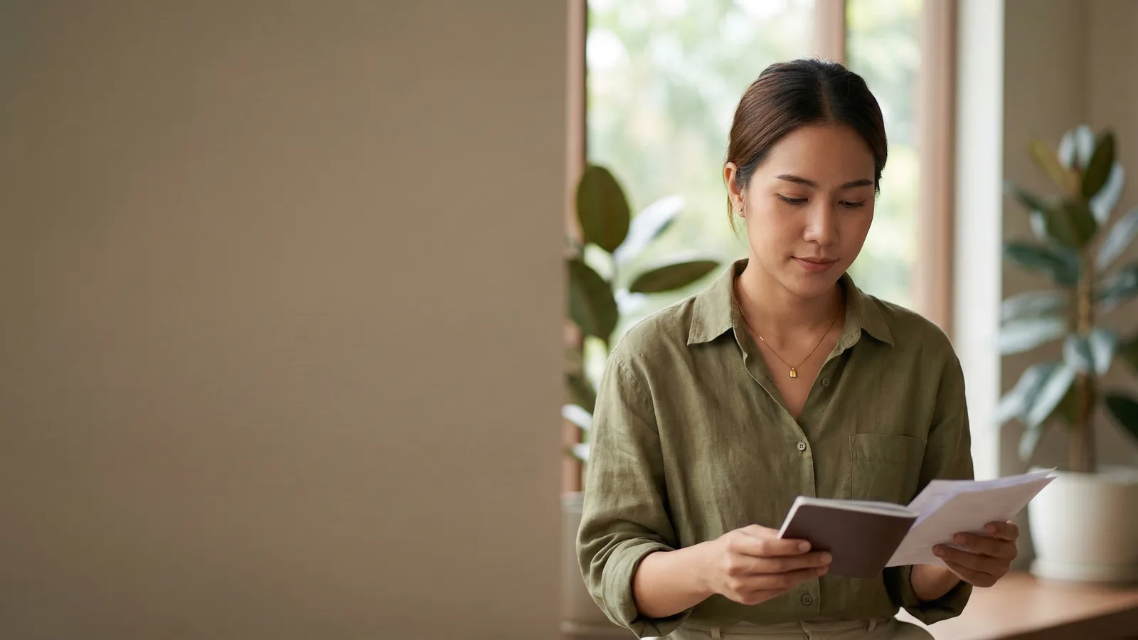 Thailand Work Permit Photo Requirements: Size and Rules