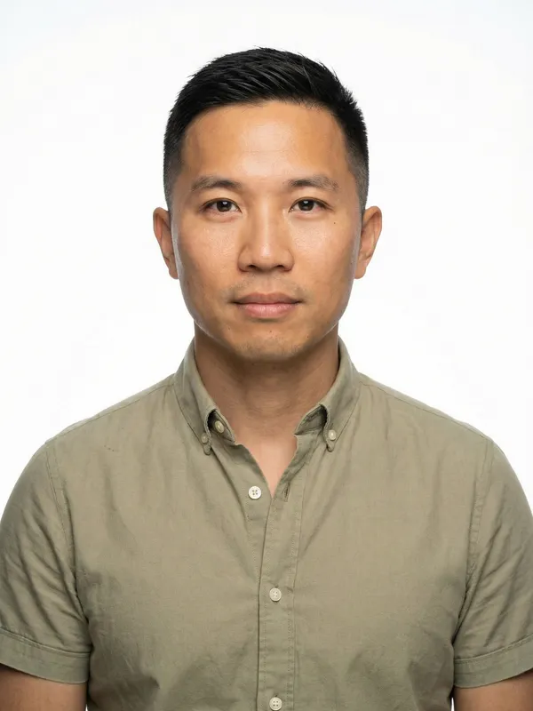 Correct Australia visa photo example — white background, centered, neutral expression