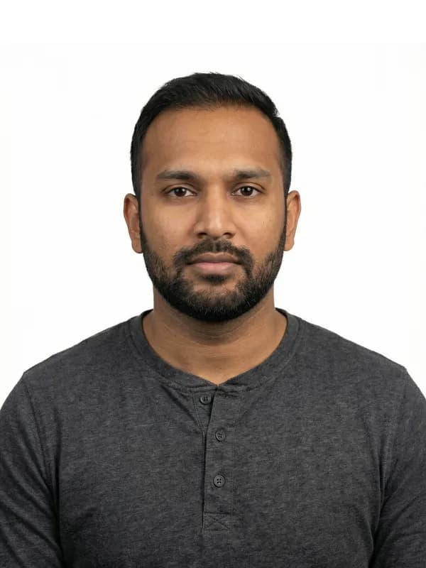 Correct Canada visa photo example — white background, centered, neutral expression